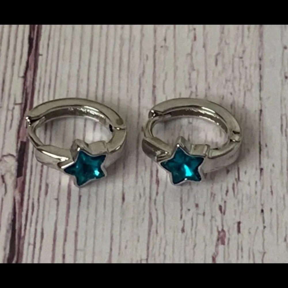 Sterling silver huggie earrings - Picture 4 of 5